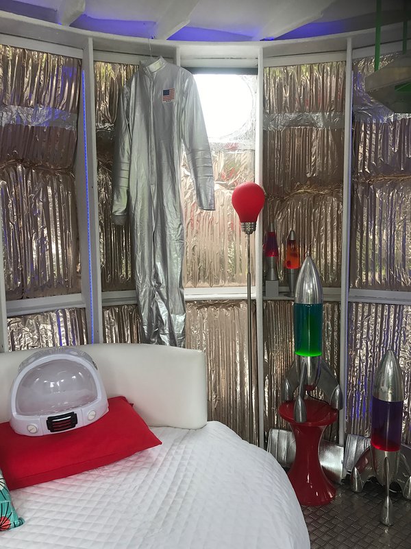 Hotel Unik Serasa Ke Luar Angkasa